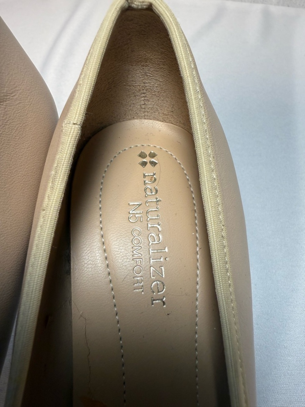 Naturalizer N5 Comfort Beige Leather Pointed-Toe Pumps - Picture 2 of 7